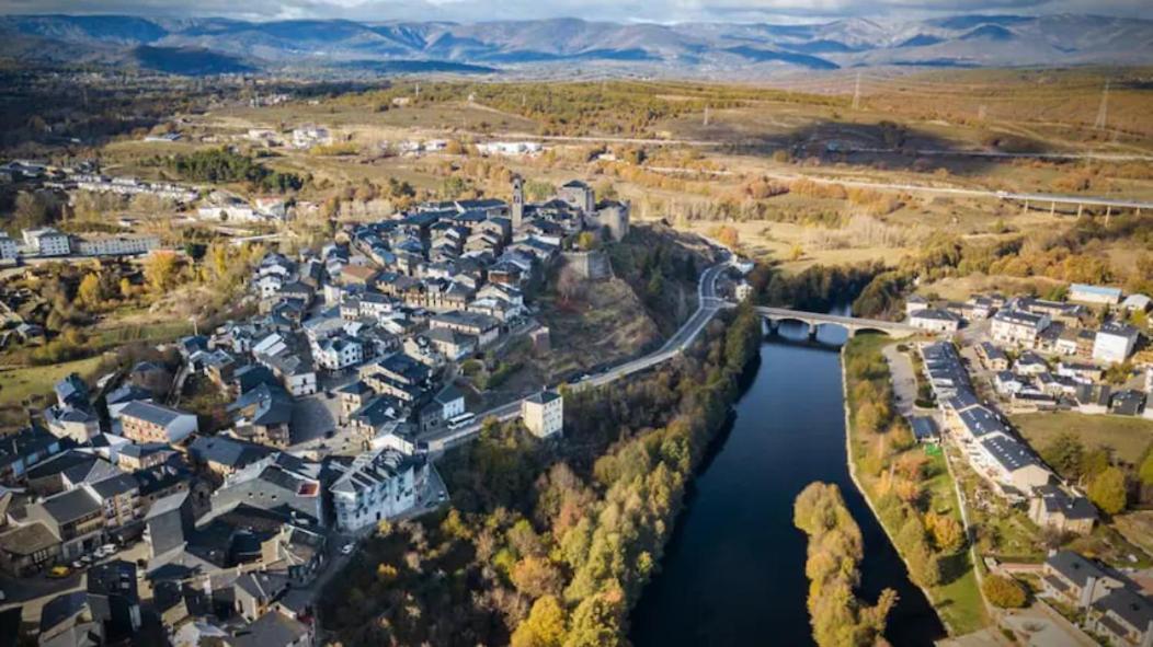 La Casa En Sanabria De 4 Y 2 Banos Hébergement de vacances Cerdillo